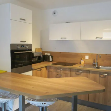 Chaleureux 6 Personnes Avec Balcon Et Parking - - Fr-1-198-147 Apartment